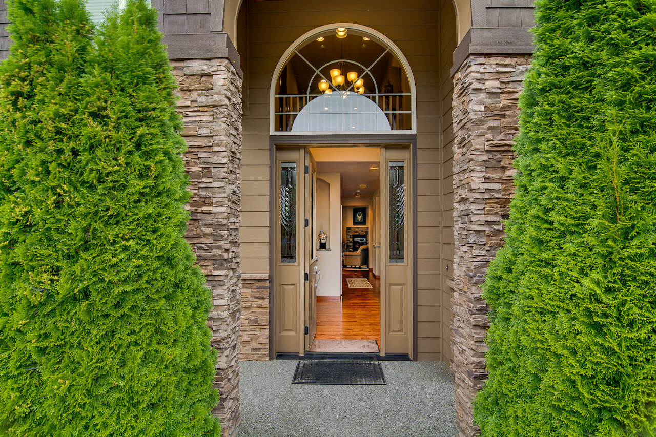 Shoreline House Entryways3